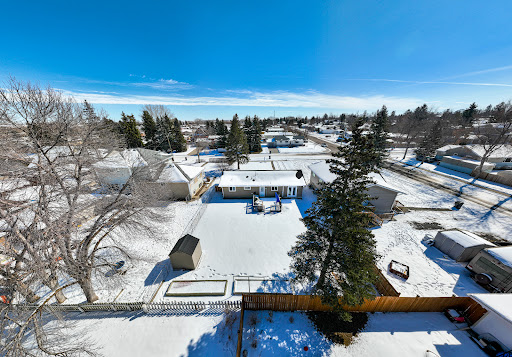 Sundi Clark- High River, Okotoks, Foothills, & Area Realtor ΓEA⅃ - Thumbnail