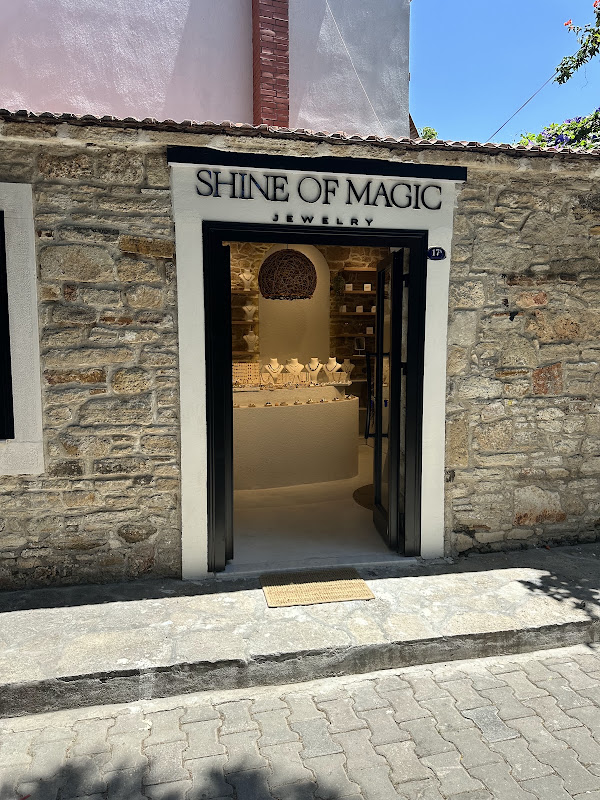 Shine of Magic Jewelry Yenifoça mağaza içi