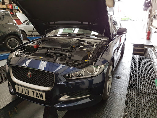 AMK Auto Centre Mot Station Class 4&7 Gallery - United Kingdom
