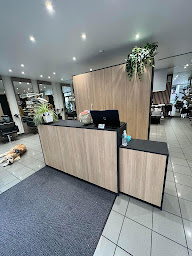 Photo n°1 de ROLAND MARTINIE à Saint-Denis (Salon de coiffure)