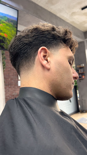 Αξιολογήσεις για το GROOMERS Καρλόβασι στην Καρλόβασι - Κουρείο