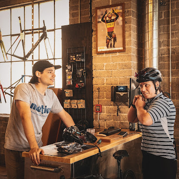 Métier Cycling & Cafe by null