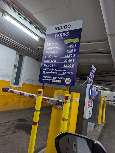Stationnement Indigo Montreal M211 - Altitude Montreal Gallery - Canada