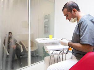 Photo n°10 de Dr Kassar Alexandre - Orthodontie Saint-Ouen à Saint-Ouen-sur-Seine (Dentiste)