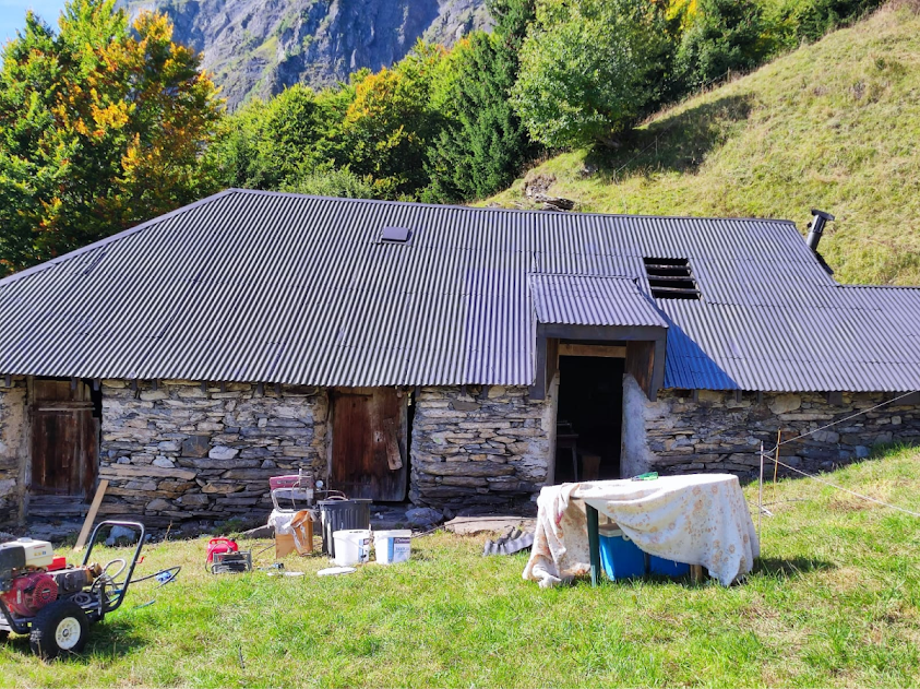 Tuile1 z2e Net - Couvreur Bourg en Bresse - Couverture et nettoyage toiture