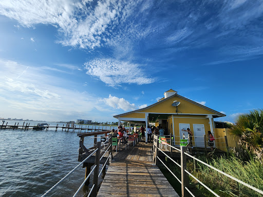 Pelican's Bar - Visual