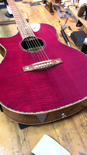 Lindo Guitars