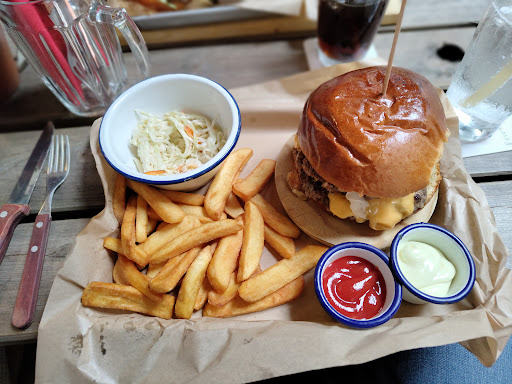 Old MacDonald Burger-Restaurant, Biergarten und Sportsbar - Thumbnail