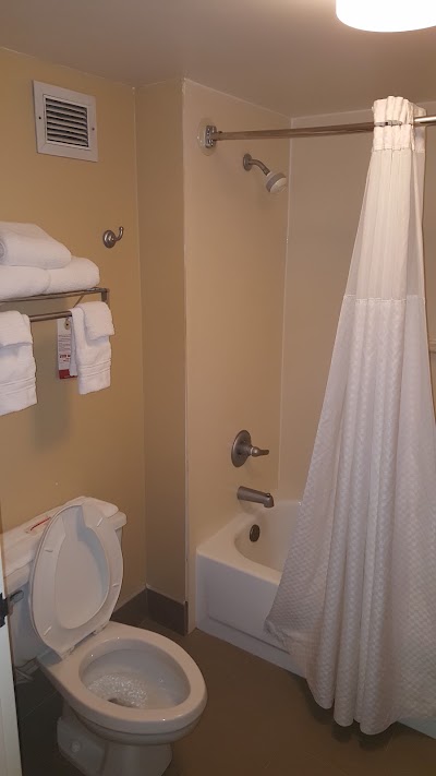 Photos of Super 8 Calhoun