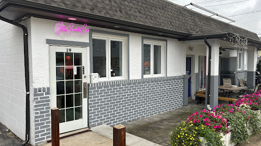 Glitzy Beauty Bar