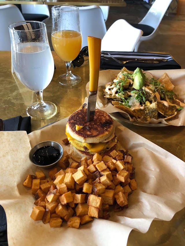 Modern Times Far West Lounge