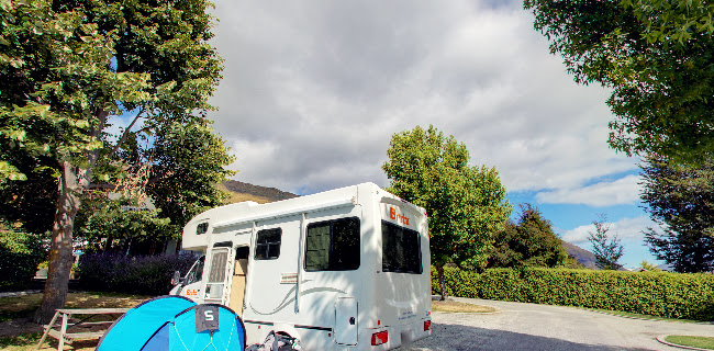 Wanaka TOP 10 Holiday Park - Parking garage