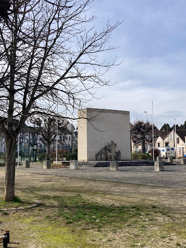Monument aux Déportés, Fusillés et Internés de l'Yonne - Thumbnail