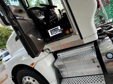 24/7 Big Rig Road Service and Diesel Truck Repair