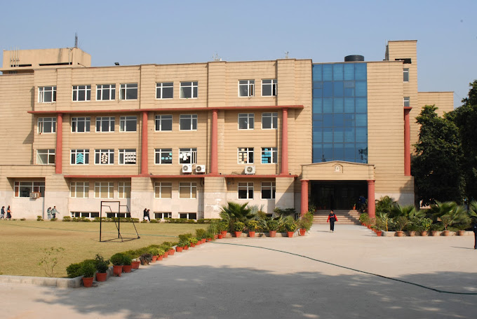 schools in saket