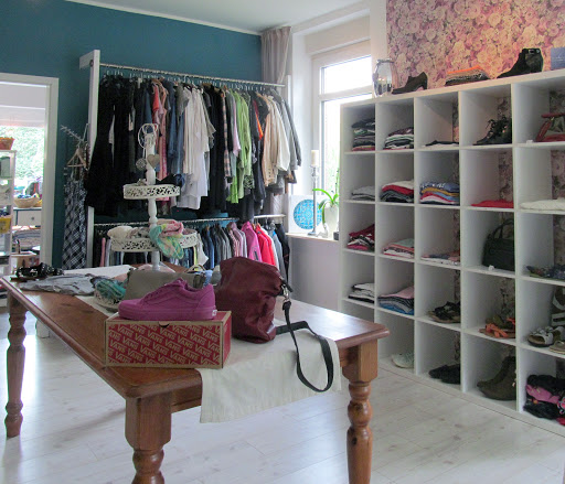 Stupsnase & Kurvenreich Die Secondhandboutique - Thumbnail