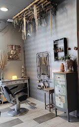 Photo n°3 de Univers Tatiana B, Coiffeuse holistique à La Châtaigneraie (Magasin de perruques)