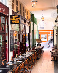 Photo n°16 de Bistrot - Bar à vin La Boutique des Vins à Paris (Bar à vin)