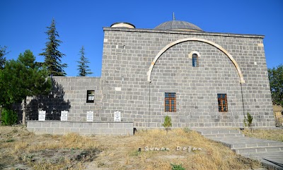 Mülk-i Palu hakimi Karaşimşit bey camii ve türbesi