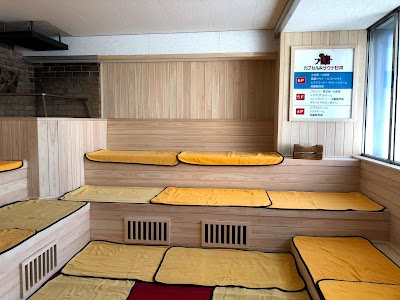 カプセル＆サウナ日本