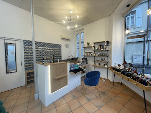 Photo n°2 de Cordonnerie : La loge de la cordonnière à Valence (Magasin de maroquinerie)