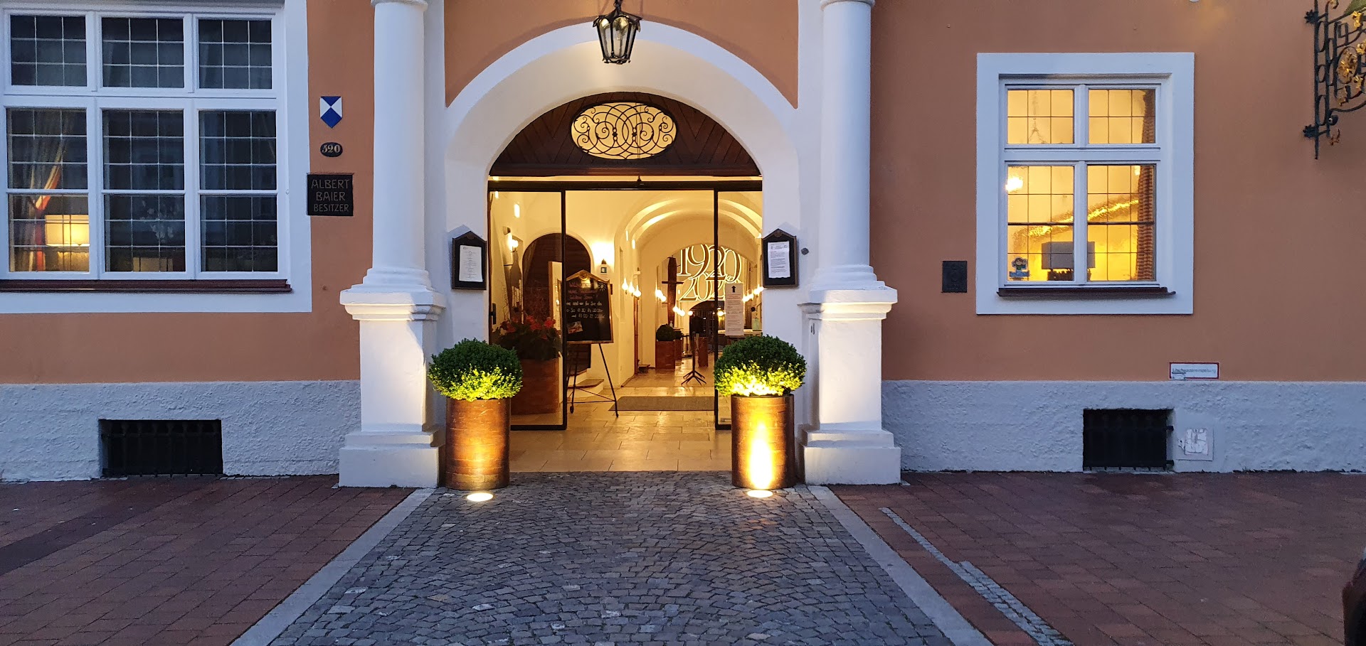 Hotel Goldene Sonne - Housity