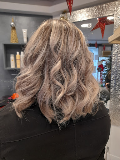 Photo de Art &amp; Beauté Airvault coiffeur créateur à Airvault (79600)