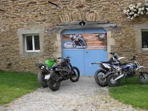 Photo n°2 de Access Composites à Quins (Magasin de pièces et d'accessoires pour motos)