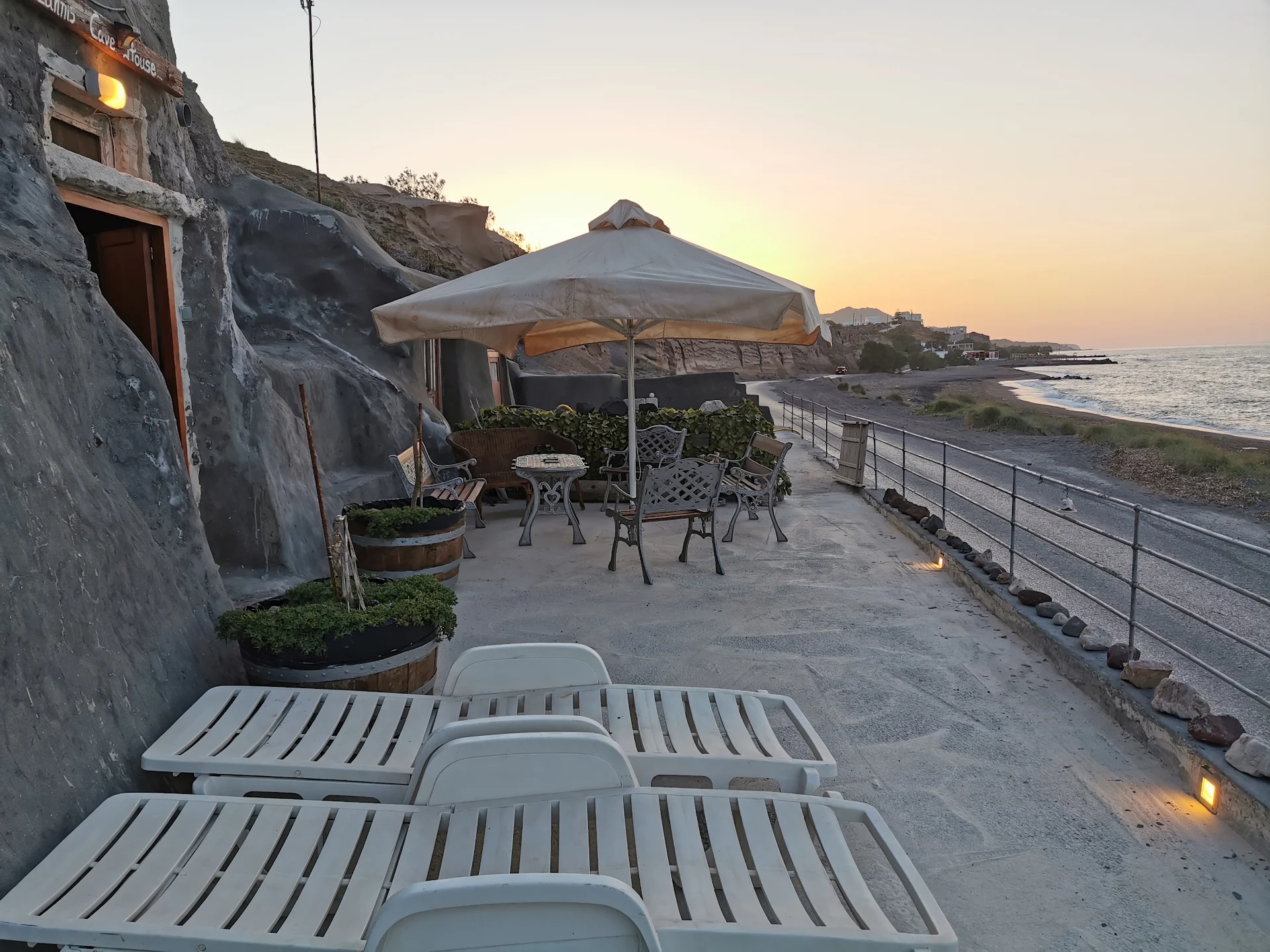 Tzannis Cave House