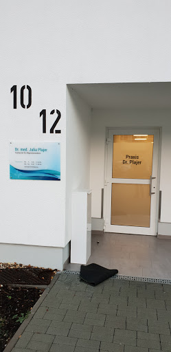 Dr. med. Julia Plajer - Thumbnail