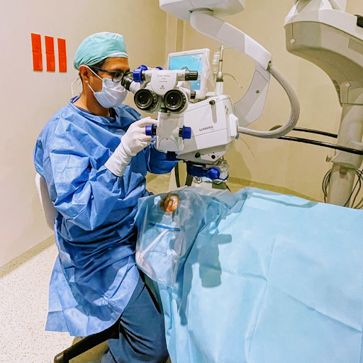 Oftalmólogo Dr. Eder Valencia
