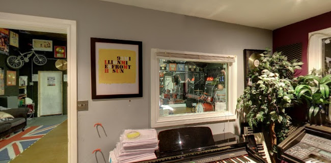 Supanova Studios - Music store