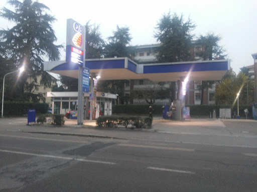 Q8 Petrol Station - Thumbnail
