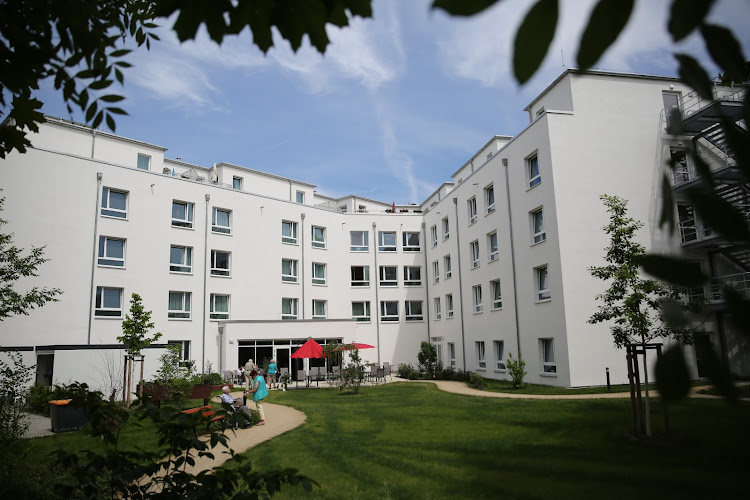 Foto von DRC senior center autumn sun