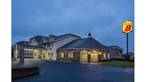 Super 8 by Wyndham Reedsburg - Thumbnail