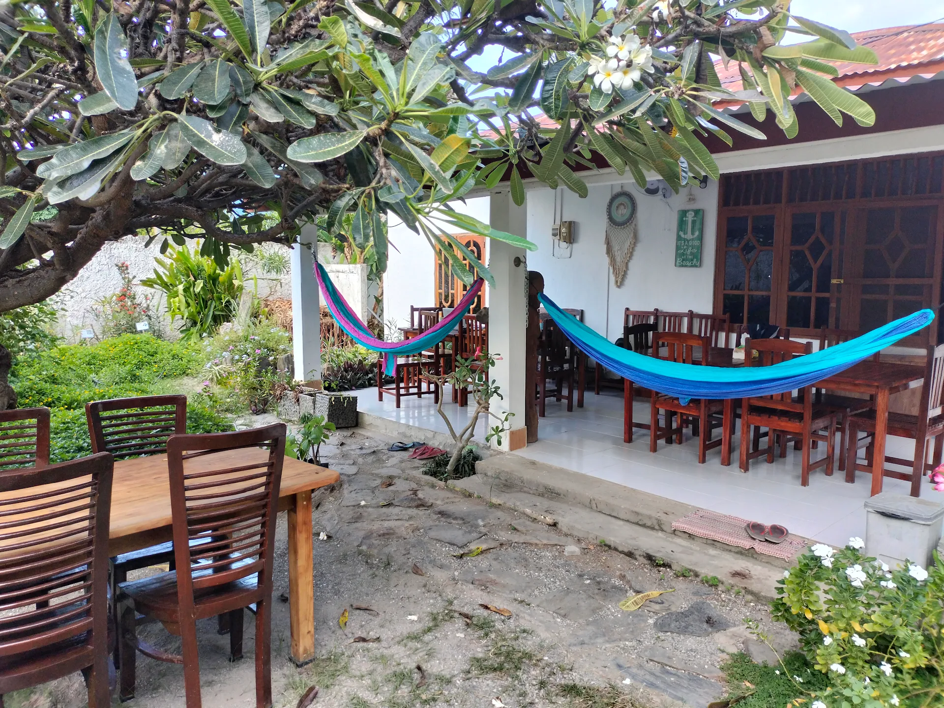 DaTerra hostel and snack bar