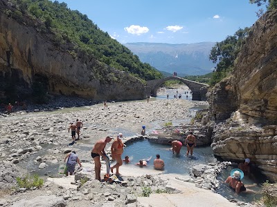 Kadiut Bridge, Benje, Permet