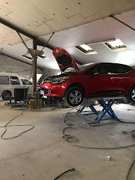 Photo n°1 de Auto Carrosserie à Gourdon (Garage automobile)