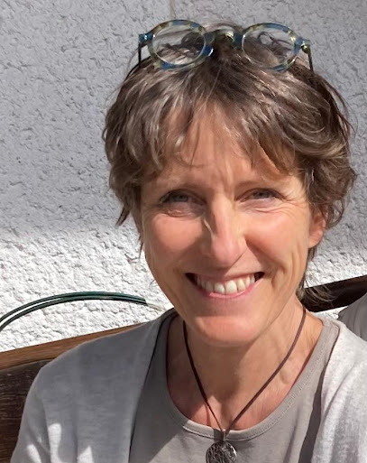 Céline SIewert Ostéopathe D.O - Ostéopathie traditionnelle et energetique - Thérapie avec Diapasons Aix en Provence