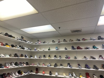 10kthelongway Sneaker Store