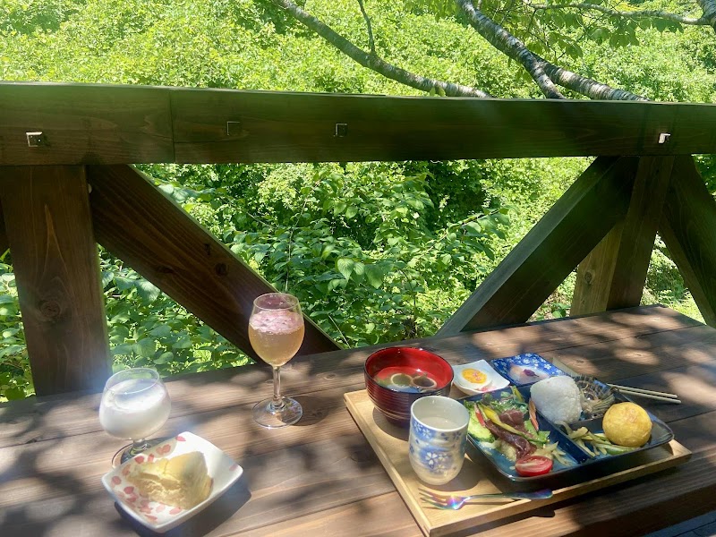 桜畑のテラスカフェ