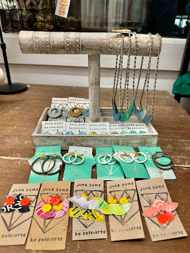 DIVERSITY Men's and Women's Consignment by null