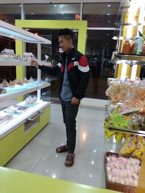 Kedai Roti dan Kue Shianies Bakery, Author: Chanel Rio