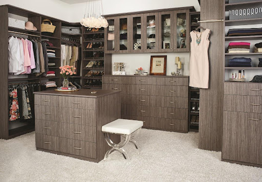 The Tailored Closet of Niantic - Thumbnail