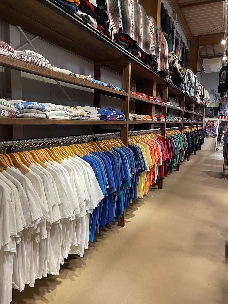 古着屋RushOut岡山本店