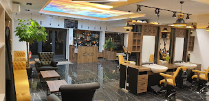 Photo n°6 de Ciseaux dorés coiffeur à Le Pontet (Salon de coiffure)