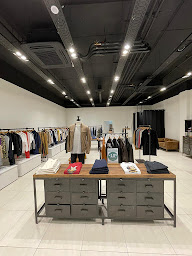 Photo n°4 de CHEVIGNON à Les Clayes-sous-Bois (Magasin de vêtements pour hommes)