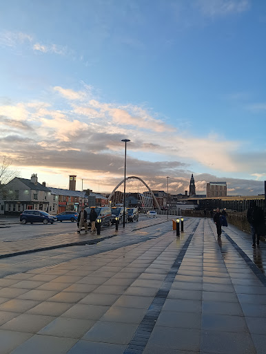 Bolton - Visual