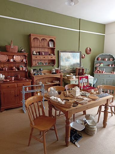 Old Bridge Antiques - Bideford Gallery - United Kingdom