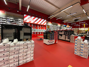 Photo n°3 de Sport 2000 Douarnenez à Douarnenez (Magasin d'articles de tennis de table)